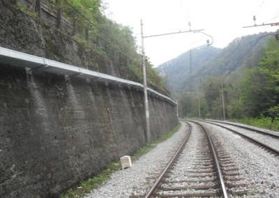 Sava-Zagorje - montaža korit na uporni zid